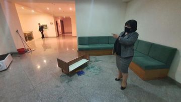 Председатель ММ Сахиба Гафарова ознакомилась с ущербом, нанесенным зданию парламенту