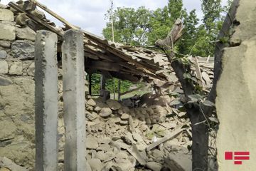В результате обстрела со стороны ВС Армении села Дондар Гушчу Товузского района снаряды упали на жилые дома и приусадебные участки  