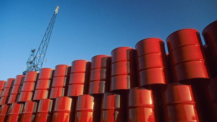 Нефть подешевела