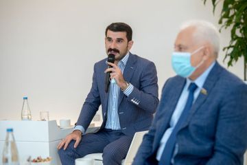 Помощник президента Азербайджана встретился с группой общественных деятелей и представителей интеллигенции - ФОТО