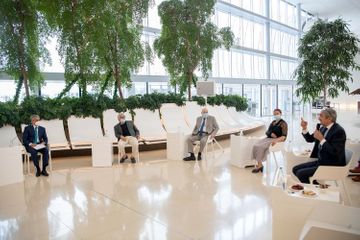Помощник президента Азербайджана встретился с группой общественных деятелей и представителей интеллигенции - ФОТО