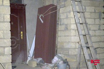 В Баку обрушилась стена частного дома, есть пострадавшие - ФОТО - ВИДЕО
