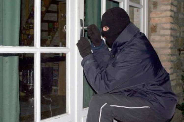 В Баку из квартиры совершена кража на сумму 27 тысяч манатов