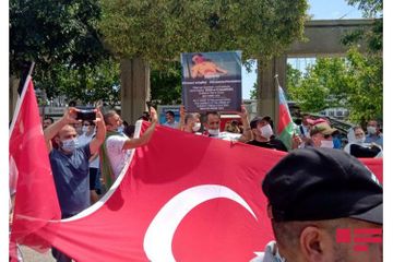 В Стамбуле состоялась акция в поддержку Азербайджана и в знак протеста против действий Армении – ФОТО