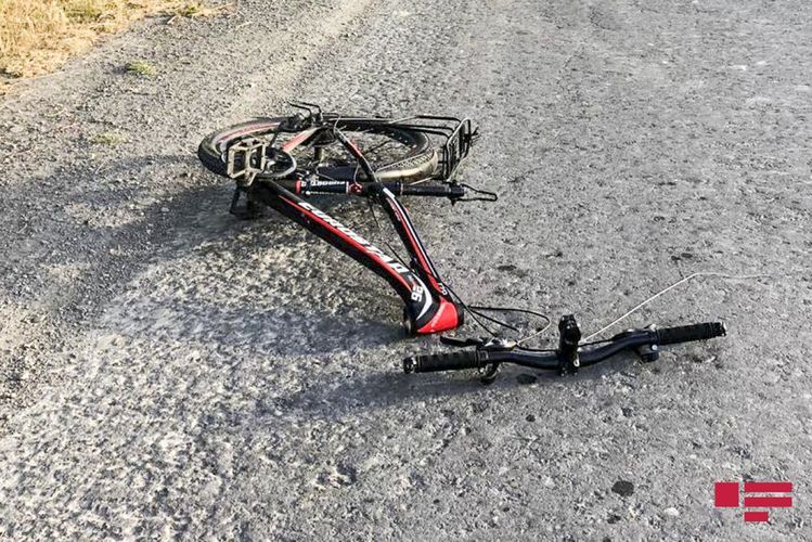 В Баку грузовик сбил насмерть подростка