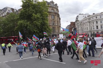 В Лондоне азербайджанцы провели акцию против армянской агрессии - ОБНОВЛЕНО - ФОТО