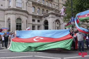 В Лондоне азербайджанцы провели акцию против армянской агрессии - ОБНОВЛЕНО - ФОТО