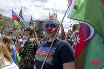 В Лондоне азербайджанцы провели акцию против армянской агрессии - ОБНОВЛЕНО - ФОТО