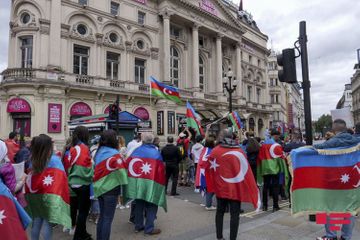 В Лондоне азербайджанцы провели акцию против армянской агрессии - ОБНОВЛЕНО - ФОТО