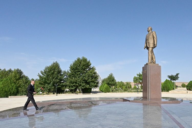 Президент Ильхам Алиев прибыл в Гобустанский район