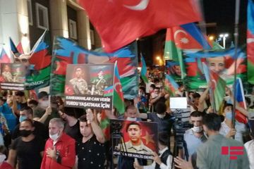 В Стамбуле прошел очередной митинг в поддержку Азербайджана - ФОТО