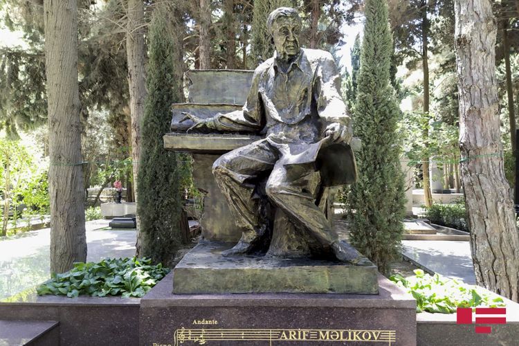 Установлен памятник Арифу Меликову 