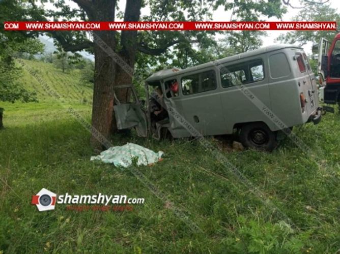 В Армении УАЗ врезался в дерево, погиб военнослужащий
