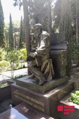 Установлен памятник Арифу Меликову 