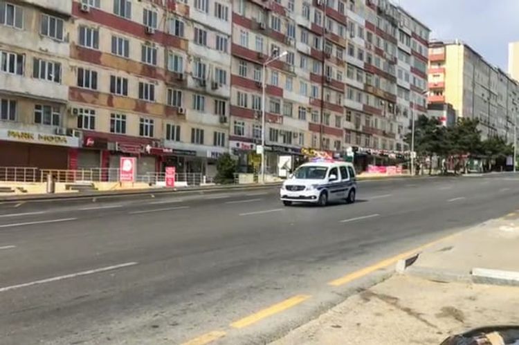 Сотрудники полиции ведут просветительскую работу при помощи специальных громкоговорителей - ВИДЕО