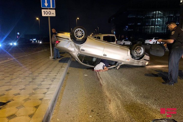 В Баку произошло тяжелое ДТП, погиб водитель  - ФОТО