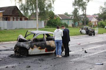 В России две машины сгорели после лобового столкновения, шесть человек погибли - ФОТО