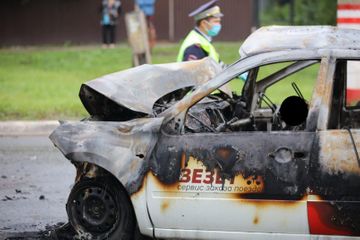 В России две машины сгорели после лобового столкновения, шесть человек погибли - ФОТО