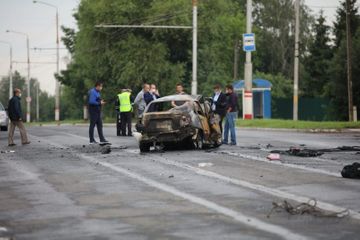 В России две машины сгорели после лобового столкновения, шесть человек погибли - ФОТО