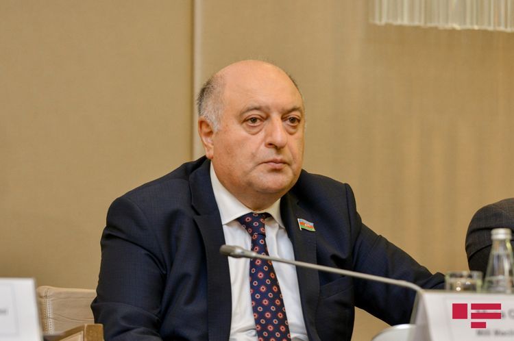 Председатель парламентского комитета предложил приостановить работу внеочередной сессии Милли Меджлиса