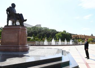 Президент принял участие в открытии нового надземного пешеходного перехода в Баку - ОБНОВЛЕНО - ФОТО