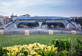 Президент принял участие в открытии нового надземного пешеходного перехода в Баку - ОБНОВЛЕНО - ФОТО