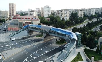 Президент принял участие в открытии нового надземного пешеходного перехода в Баку - ОБНОВЛЕНО - ФОТО