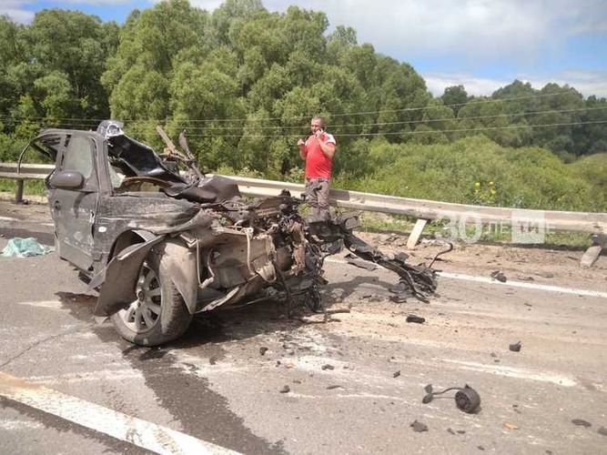В России в крупном ДТП погибли три человека - ВИДЕО