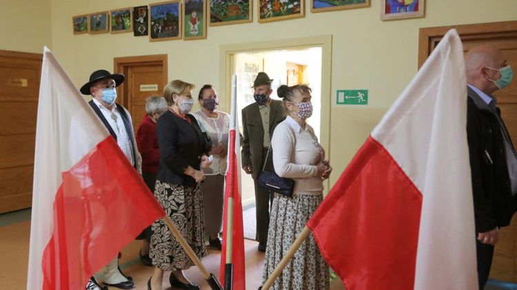 Во второй тур выборов президента Польши вышли Дуда и Тшасковский
