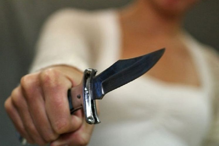 В Загатале женщина ударила ножом возлюбленного