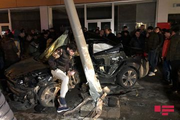 В результате ДТП в Баку: погибли 2 человека, еще 2 пострадали - ФОТО