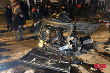 В результате ДТП в Баку: погибли 2 человека, еще 2 пострадали - ФОТО