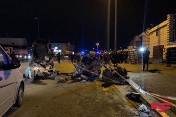 В результате ДТП в Баку: погибли 2 человека, еще 2 пострадали - ФОТО