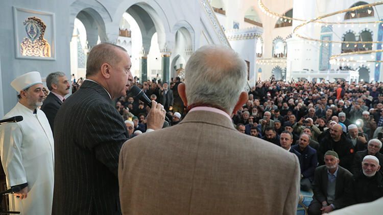 Эрдоган: Из-за коронавируса нежелательно целоваться и обниматься
