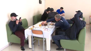 Следующие из Ирана в Азербайджан грузовики сопровождает полиция