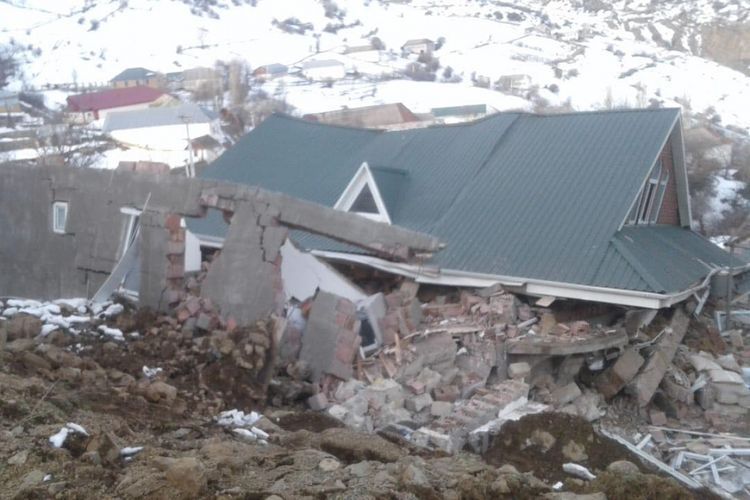 В результате оползня в Азербайджане один человек погиб, двое получили травмы - ОБНОВЛЕНО