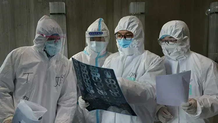 В Китае 13 человек умерли за сутки от коронавируса
