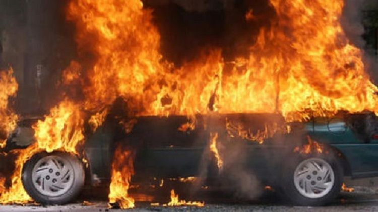 В Баку сгорели 2 легковых автомобиля