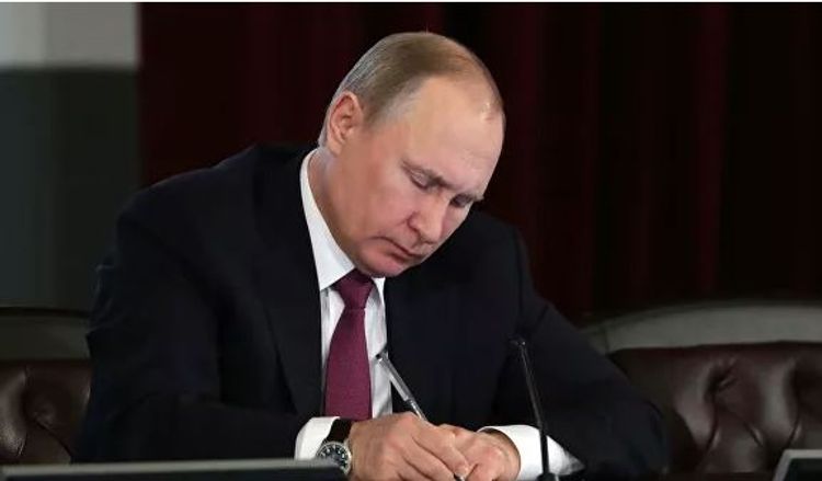 Путин подписал закон о поправках в Конституцию