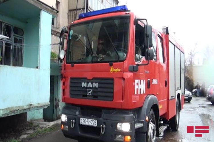 В Лянкяране в жилом доме произошел пожар, эвакуированы 20 человек