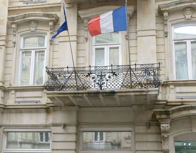 Посольство Франции в Азербайджане приостановило выдачу виз