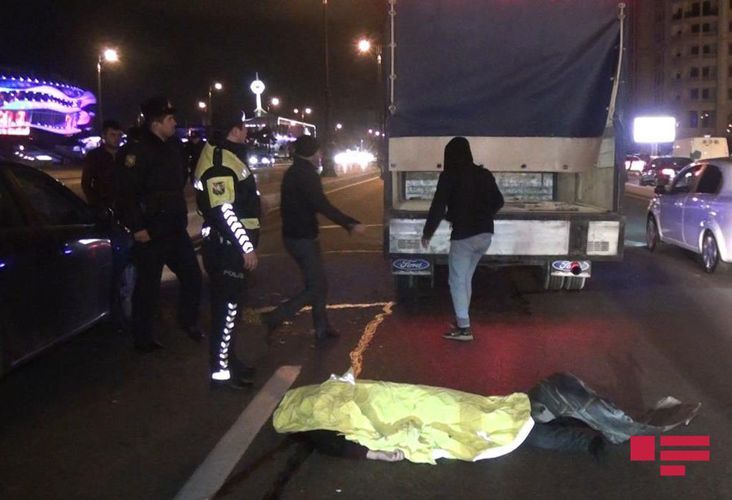 В Баку автомобиль сбил насмерть пешехода - ФОТО