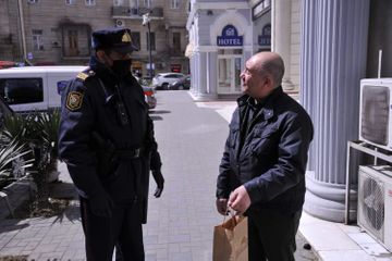 ГУПБ: Обеспечивается возвращение вышедших на улицу пожилых людей в свои дома - ВИДЕО