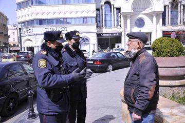 ГУПБ: Обеспечивается возвращение вышедших на улицу пожилых людей в свои дома - ВИДЕО