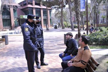ГУПБ: Обеспечивается возвращение вышедших на улицу пожилых людей в свои дома - ВИДЕО