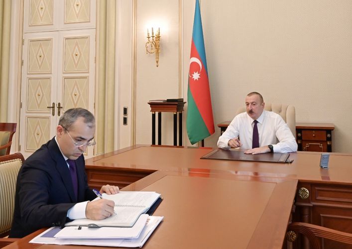 Президент Азербайджана: Необходимо пересмотреть расходы бюджета, и несрочные проекты можно отложить