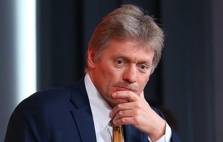 Песков: С ограничениями придется жить еще какое-то время всем, включая Путина