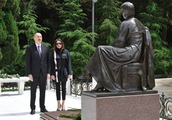 Президент Ильхам Алиев и первая леди Мехрибан Алиева посетили могилу великого лидера Гейдара Алиева - ФОТО