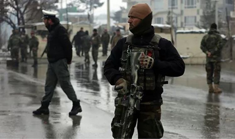 В Афганистане не менее 22 военных погибли при атаке талибов