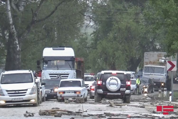 Дорогу Муганлы-Исмаиллы затопило селем – ФОТО 